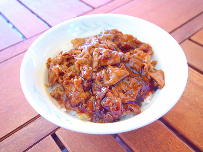 海の家のカルビ丼