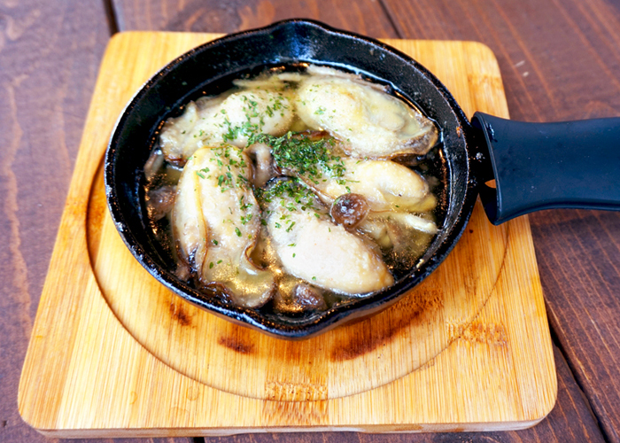 予約ができる藤沢・湘南・片瀬江ノ島・江ノ島の海の見えるオーシャンビューカフェ・バー・レストランのおすすめ「牡蠣のアヒージョ　バケット付き」
